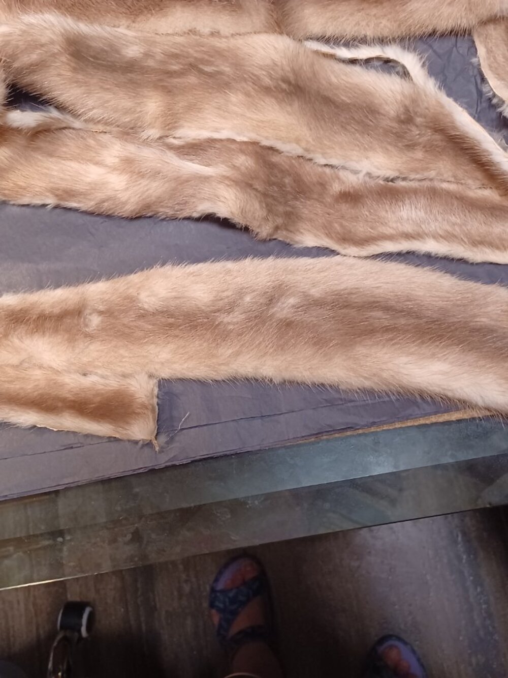 Pieces of Scrap Fur - Mink - Great For Small Projects - Picture 5 of 14